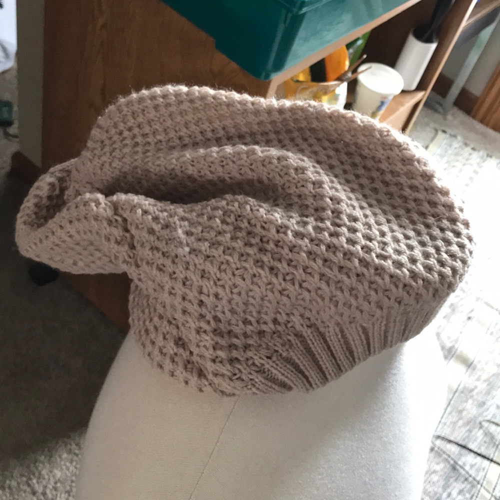 LAST 1!🎉HOST PICK 12/1🎊Mocha Slouchy Beanie - Picture 3 of 4